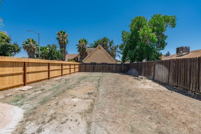 1335 Ramona Avenue, Clovis, CA 93612