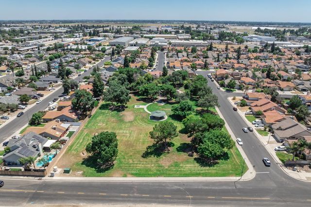 1335 Ramona Avenue, Clovis, CA 93612