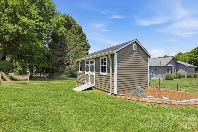 4 Fox Ridge Drive, Granite Falls, NC 28630