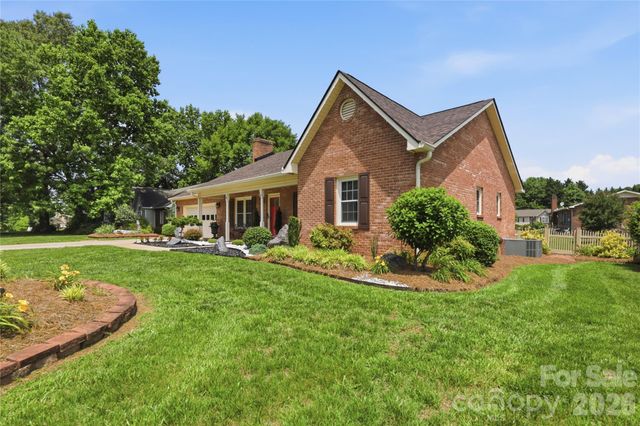 4 Fox Ridge Drive, Granite Falls, NC 28630