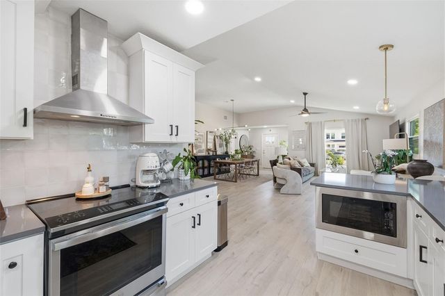 2739 16TH AVENUE N, St Petersburg, FL 33713