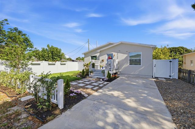 2739 16TH AVENUE N, St Petersburg, FL 33713