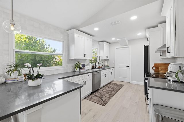 2739 16TH AVENUE N, St Petersburg, FL 33713