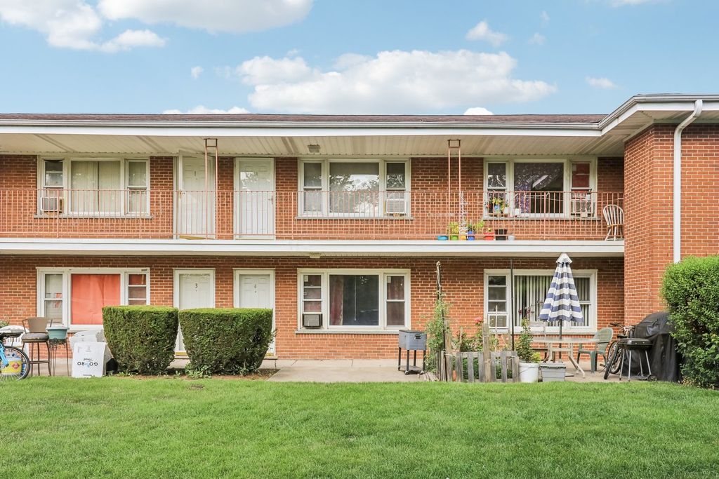 1107 E Algonquin Road 4, Arlington Heights, IL 60005