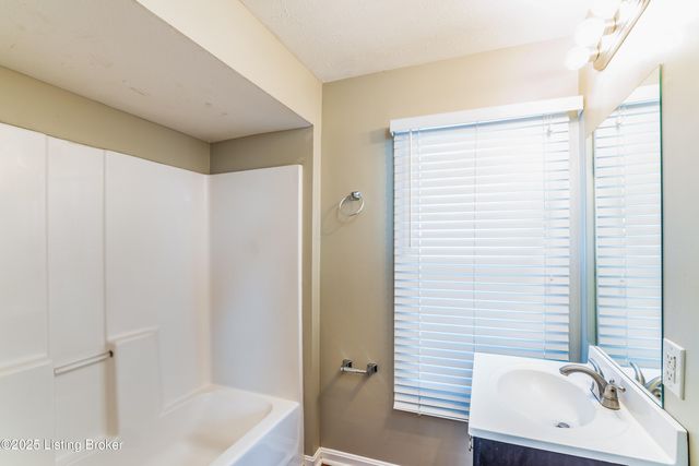 1422 Longfield Ave, Louisville, KY 40215