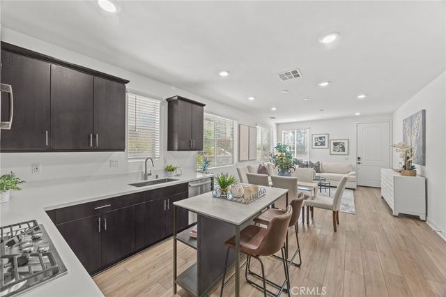2109 Crescent Moon, Upland, CA 91786