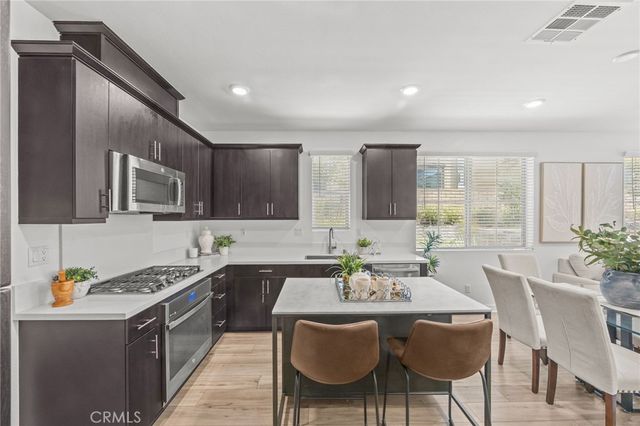 2109 Crescent Moon, Upland, CA 91786