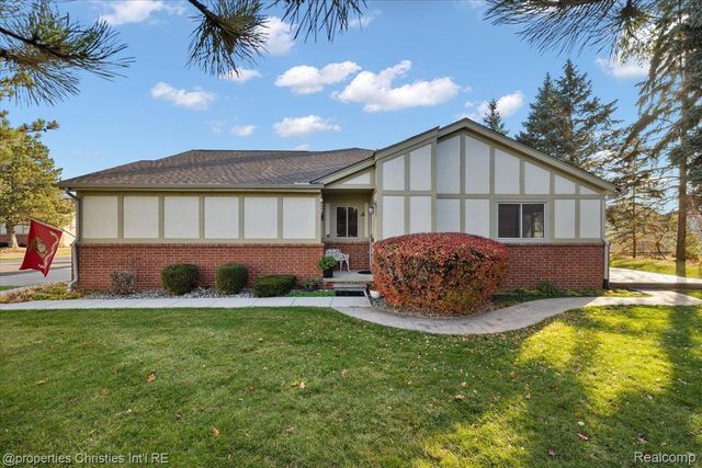 18312 Greenmeadow Drive, Clinton Charter Township, MI 48038