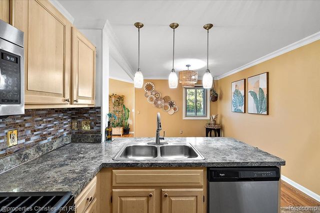 18312 Greenmeadow Drive, Clinton Charter Township, MI 48038