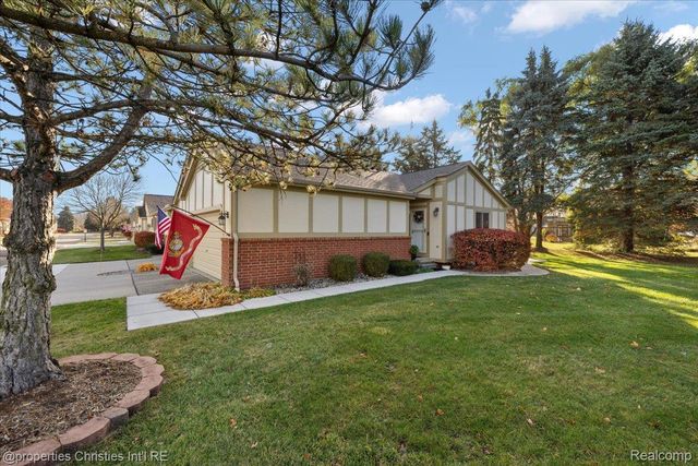 18312 Greenmeadow Drive, Clinton Charter Township, MI 48038