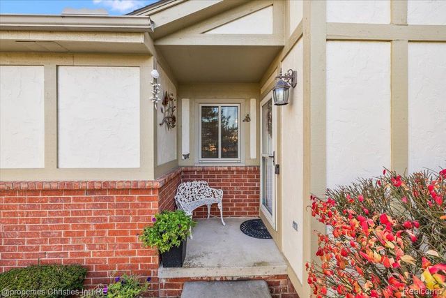 18312 Greenmeadow Drive, Clinton Charter Township, MI 48038