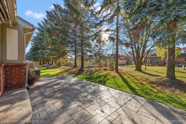 18312 Greenmeadow Drive, Clinton Charter Township, MI 48038