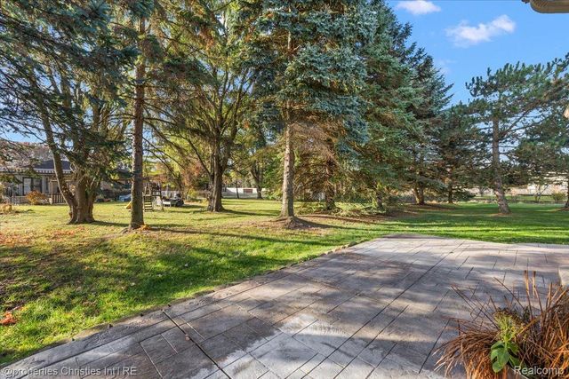 18312 Greenmeadow Drive, Clinton Charter Township, MI 48038