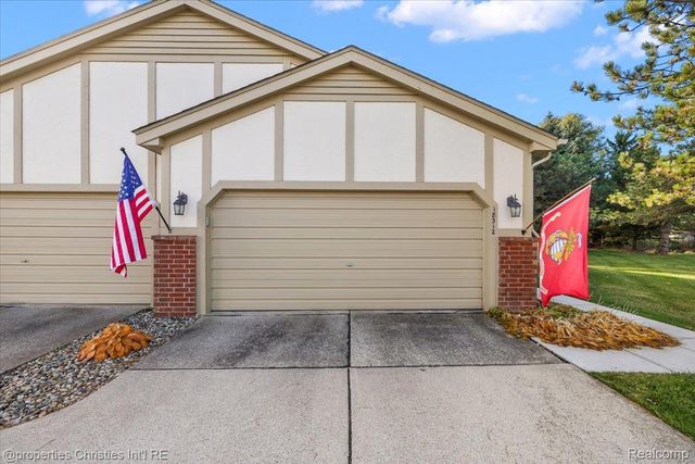 18312 Greenmeadow Drive, Clinton Charter Township, MI 48038