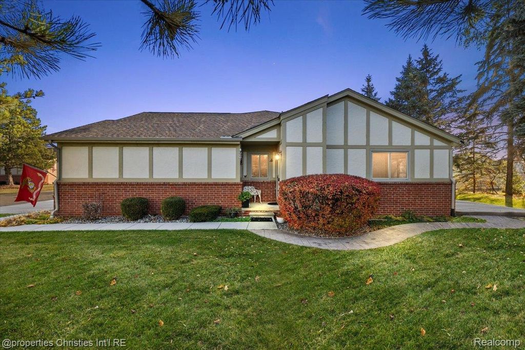 18312 Greenmeadow Drive, Clinton Charter Township, MI 48038