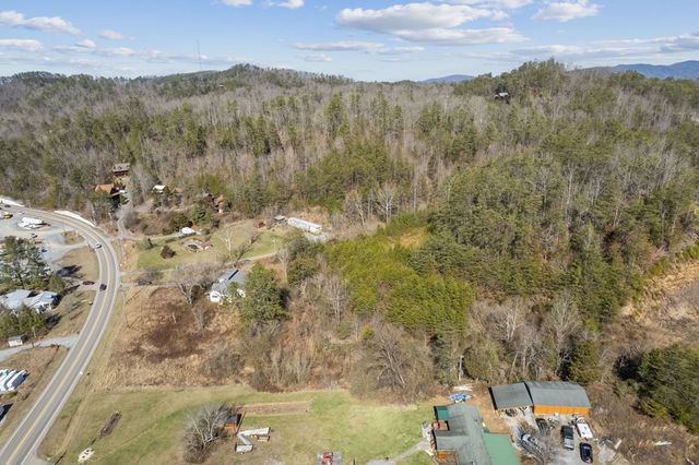 3045 Birds Creek Road, Sevierville, TN 37876