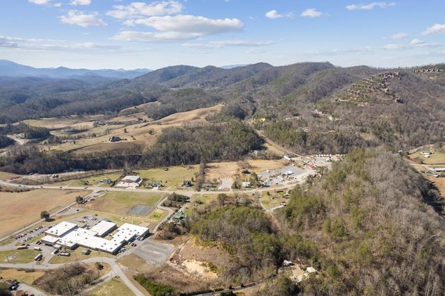 3045 Birds Creek Road, Sevierville, TN 37876