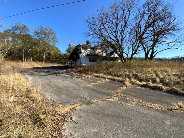 3045 Birds Creek Road, Sevierville, TN 37876