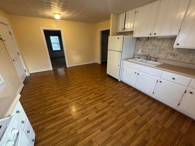 2154 E Cairo Street, Springfield, MO 65802