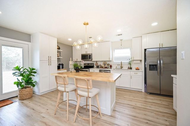 4827 Knotty Oaks Trail, Houston, TX 77045