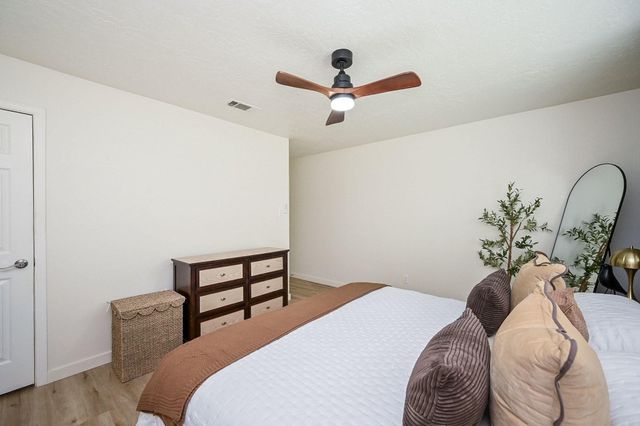 4827 Knotty Oaks Trail, Houston, TX 77045