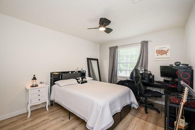 4827 Knotty Oaks Trail, Houston, TX 77045