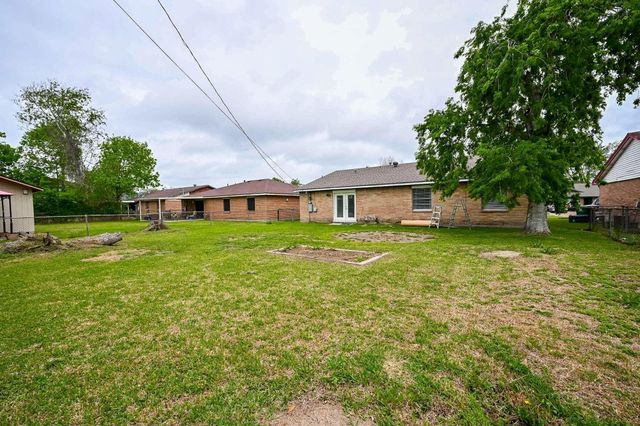 4827 Knotty Oaks Trail, Houston, TX 77045