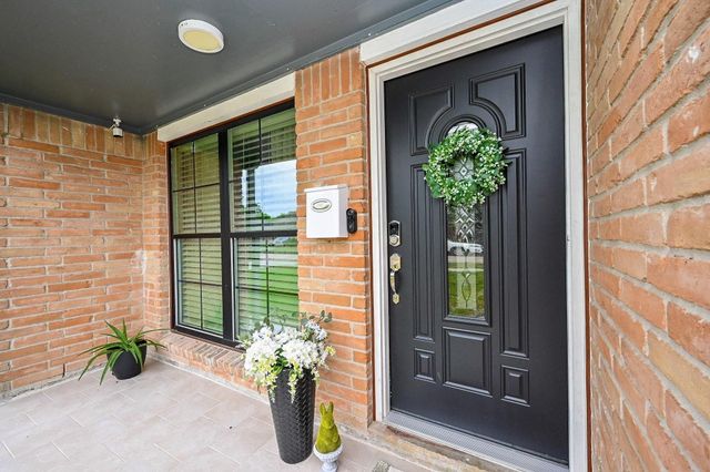 4827 Knotty Oaks Trail, Houston, TX 77045