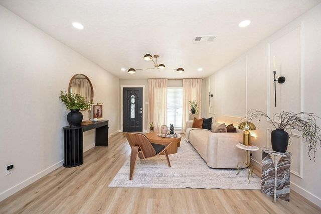 4827 Knotty Oaks Trail, Houston, TX 77045