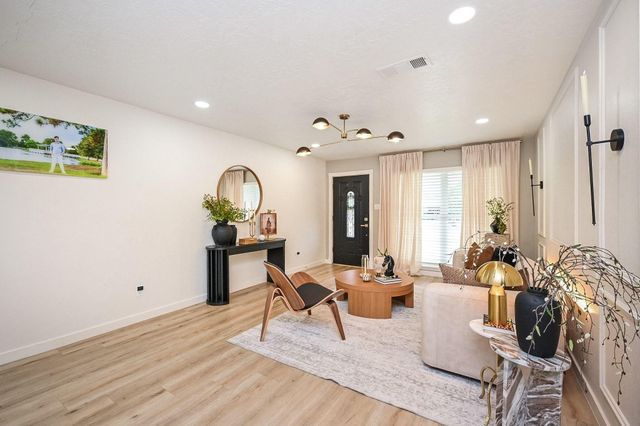 4827 Knotty Oaks Trail, Houston, TX 77045