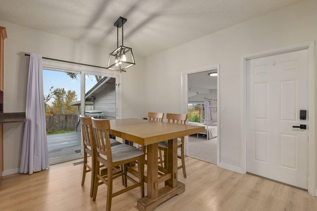 1051 NE Pepperwood Drive, Grants Pass, OR 97526