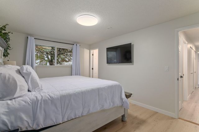 1051 NE Pepperwood Drive, Grants Pass, OR 97526