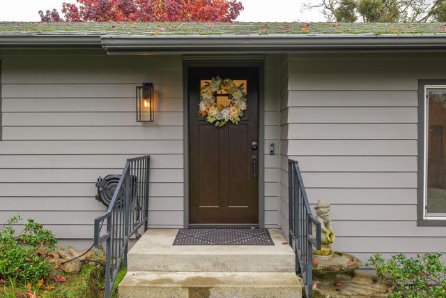 1051 NE Pepperwood Drive, Grants Pass, OR 97526