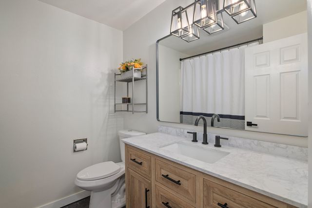 1051 NE Pepperwood Drive, Grants Pass, OR 97526