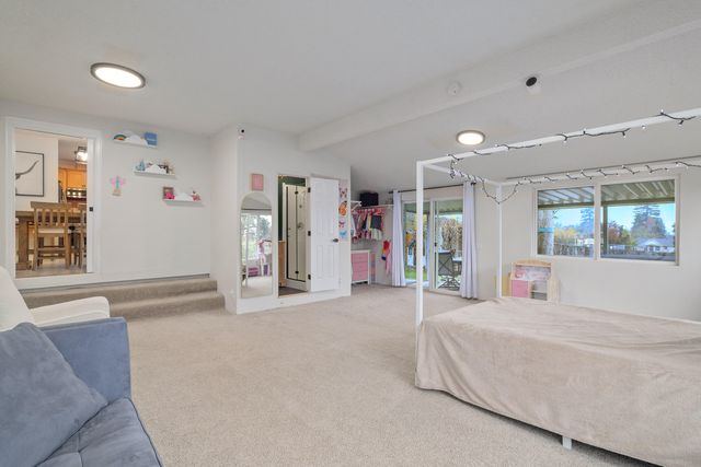 1051 NE Pepperwood Drive, Grants Pass, OR 97526