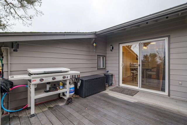 1051 NE Pepperwood Drive, Grants Pass, OR 97526