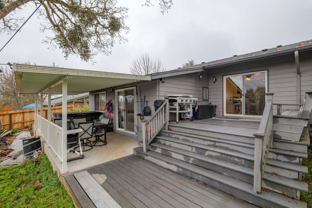 1051 NE Pepperwood Drive, Grants Pass, OR 97526