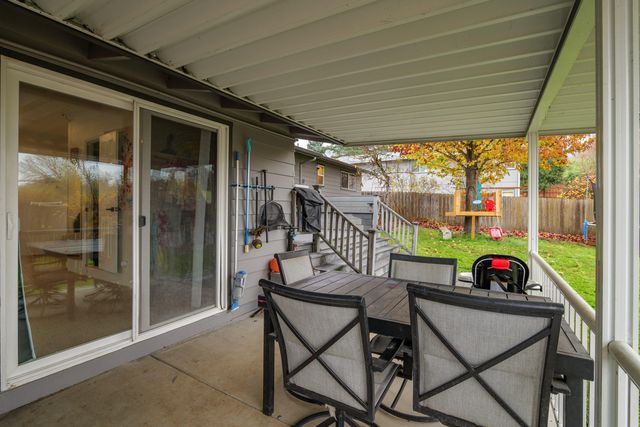 1051 NE Pepperwood Drive, Grants Pass, OR 97526