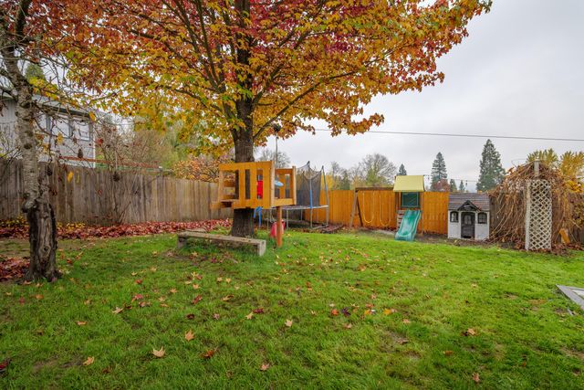 1051 NE Pepperwood Drive, Grants Pass, OR 97526