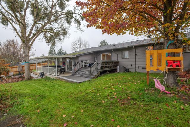 1051 NE Pepperwood Drive, Grants Pass, OR 97526