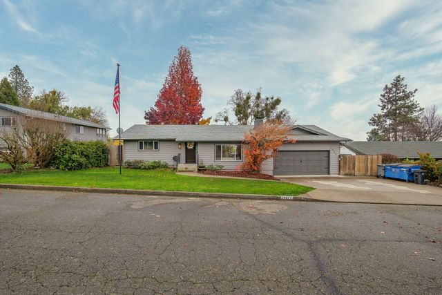 1051 NE Pepperwood Drive, Grants Pass, OR 97526