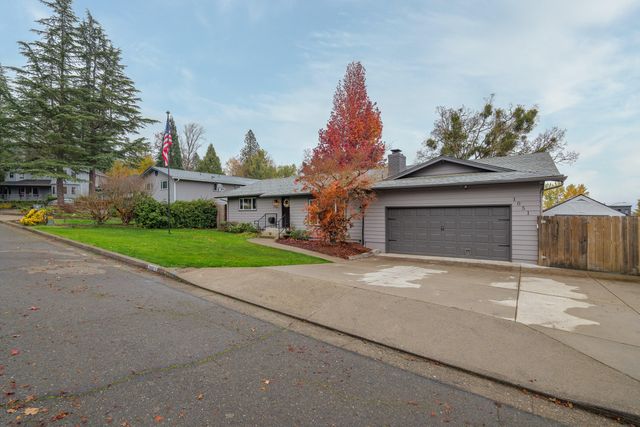 1051 NE Pepperwood Drive, Grants Pass, OR 97526