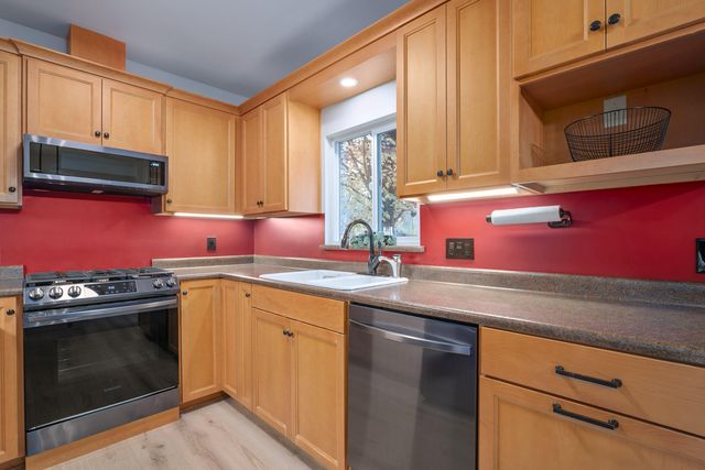 1051 NE Pepperwood Drive, Grants Pass, OR 97526