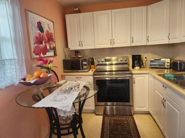 2400 NE 1st Lane 206, Boynton Beach, FL 33435