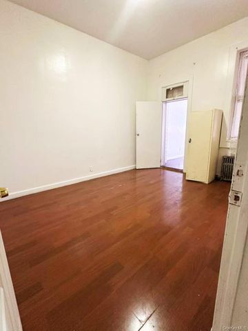 8822 85th Street, Woodhaven, NY 11421