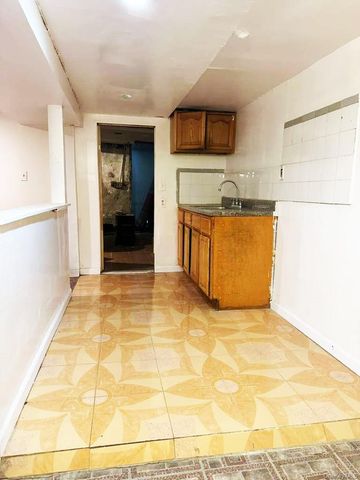 8822 85th Street, Woodhaven, NY 11421