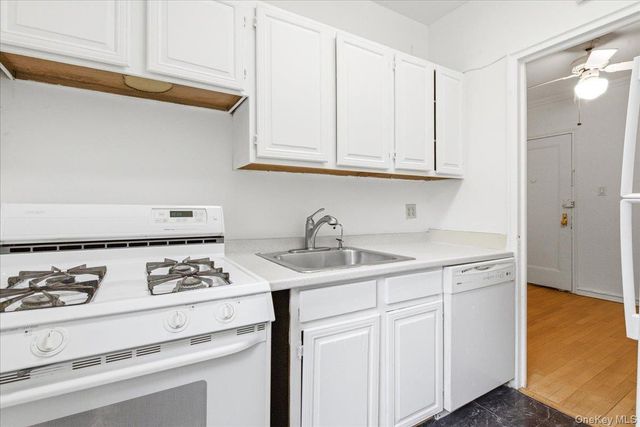 113-14 72nd Road 2J, Forest Hills, NY 11375