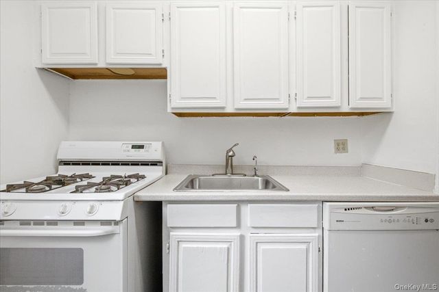 113-14 72nd Road 2J, Forest Hills, NY 11375