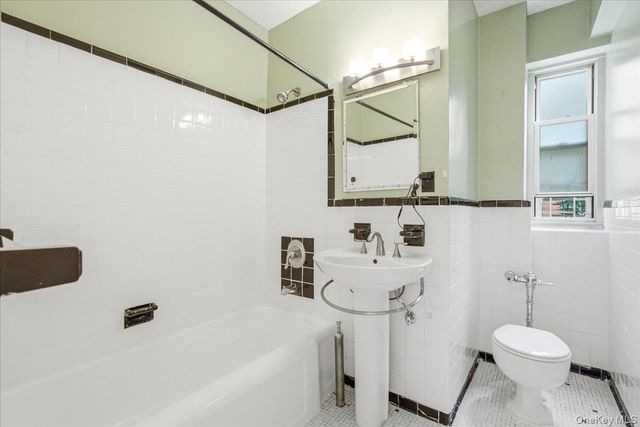 113-14 72nd Road 2J, Forest Hills, NY 11375