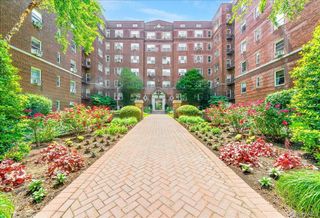 113-14 72nd Road 2J, Forest Hills, NY 11375